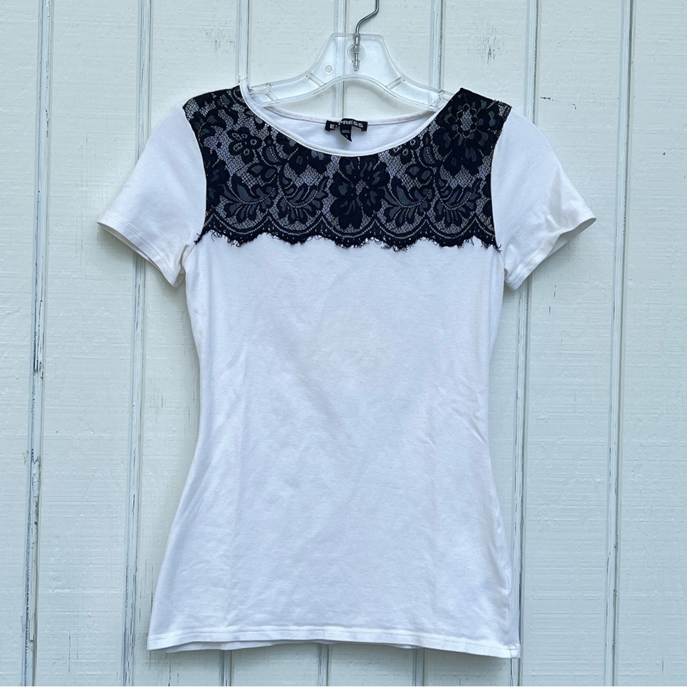 Express: Black and White Front Lace Short Sleeve Shirt. Women’s Size XS.